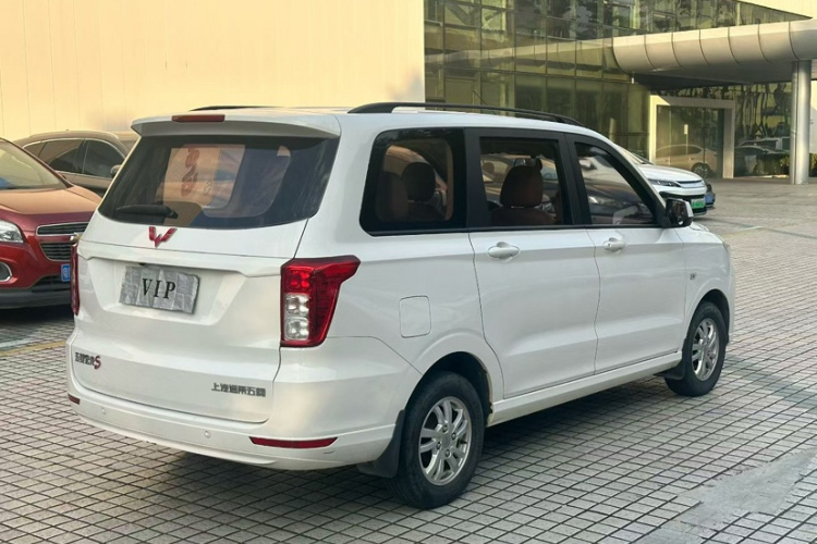 五菱汽车 五菱宏光 2018款 1.5L S舒适型L2B车身外观6006