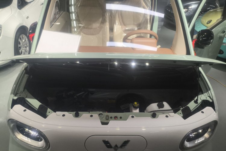 五菱汽车 宏光MINIEV 2024款 第三代 215km 进阶版机舱底盘24