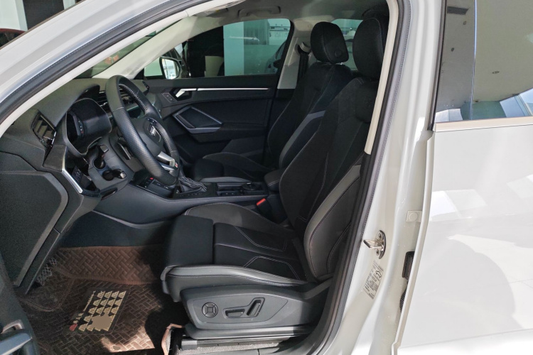 奥迪Q3 Sportback 2020款 40 TFSI 时尚型中控内饰19