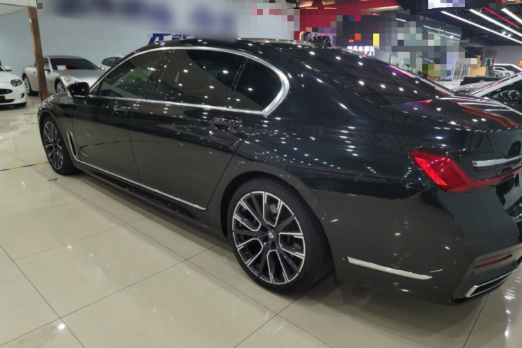 宝马7系 2021款 740Li 领先型 M运动套装车身外观4