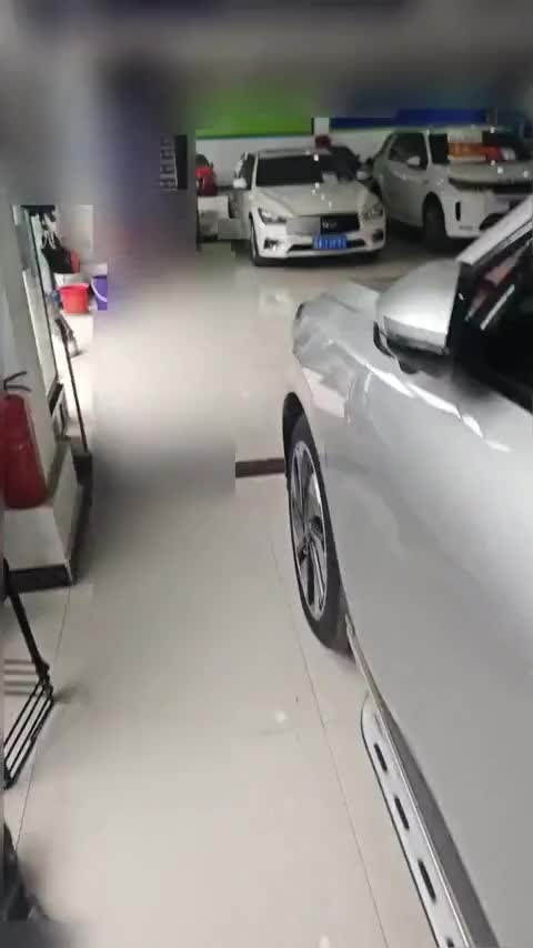 鸿蒙智行 问界M5 2022款 增程后驱标准版讲解1