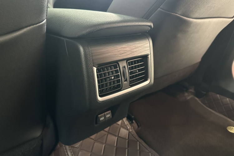 丰田 凯美瑞 2023款 2.5G 豪华版中控内饰7005