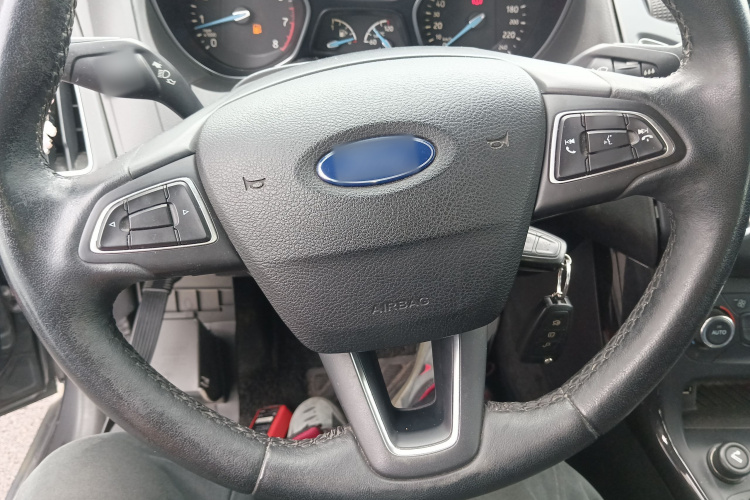 福特 福克斯 2015款 三厢 1.6L 自动风尚型局部细节13