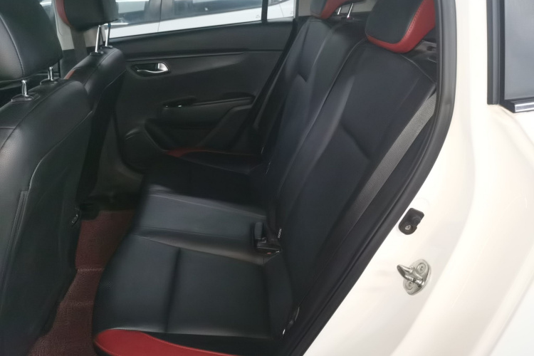 起亚 KX CROSS 2018款 1.6L 自动灵动天窗版中控内饰21