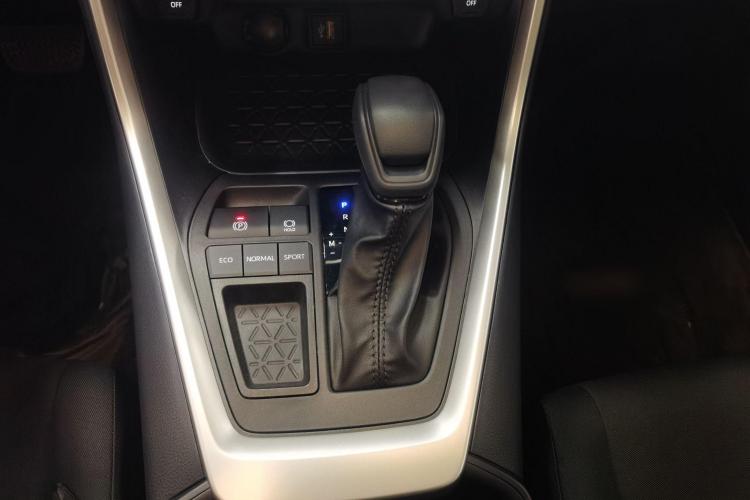 丰田 威兰达 2024款 2.0L CVT两驱领先版局部细节18