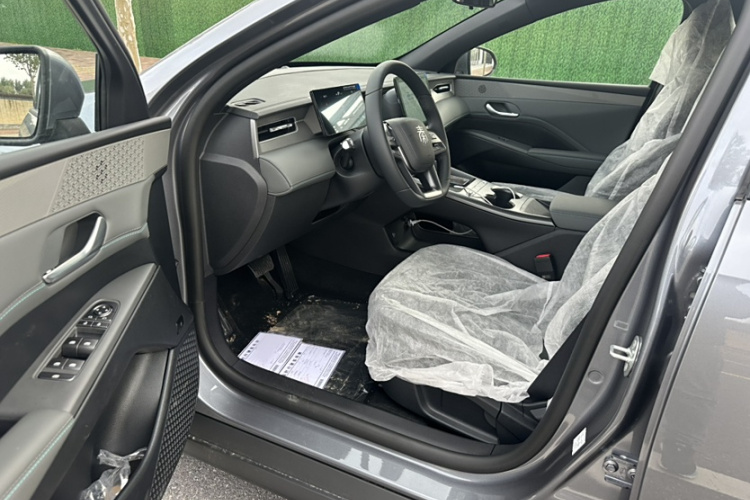 比亚迪 秦PLUS 2025款 DM-i 智驾版 128KM进取型中控内饰7003