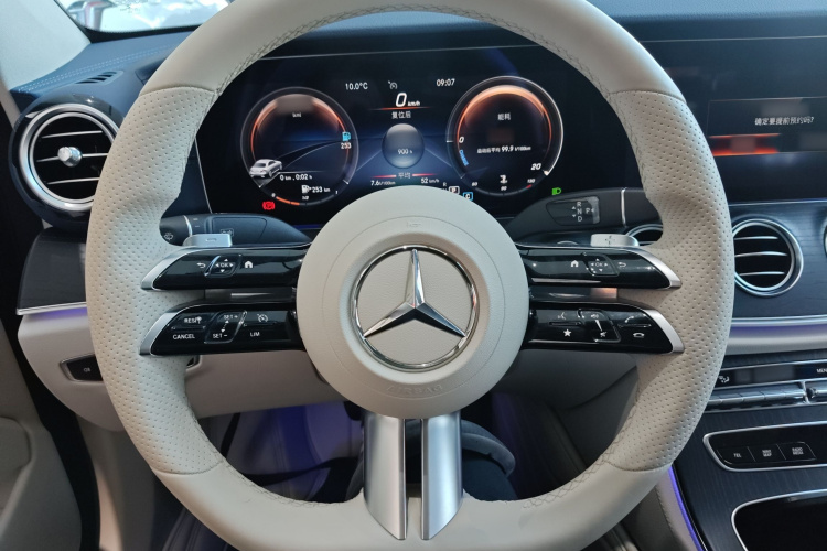 奔驰E级 2022款 改款二 E 300 L 运动豪华型中控内饰13