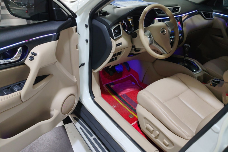 日产 奇骏 2014款 2.5L CVT领先版 4WD中控内饰20