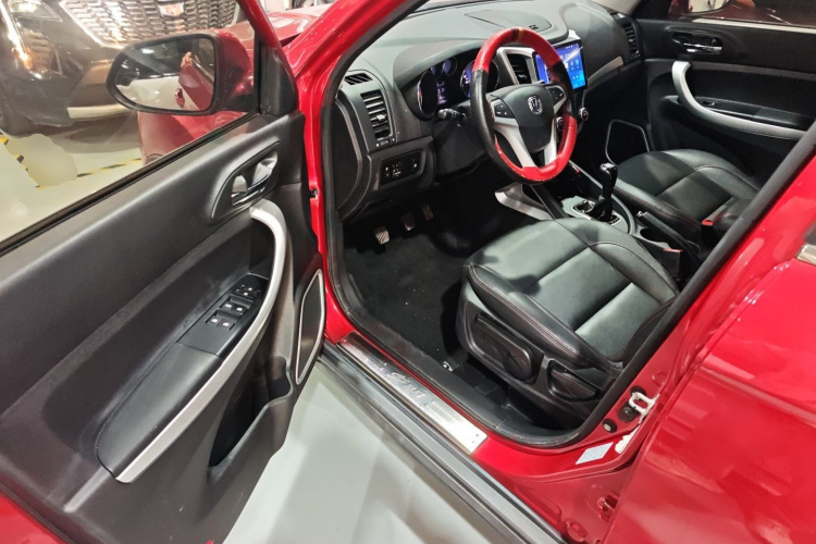 长安CS35 2016款 1.6L 手动豪华型 国V中控内饰20