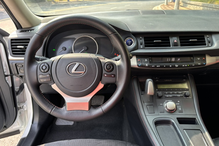 雷克萨斯CT 2020款 CT200h 精英版 单色中控内饰7008