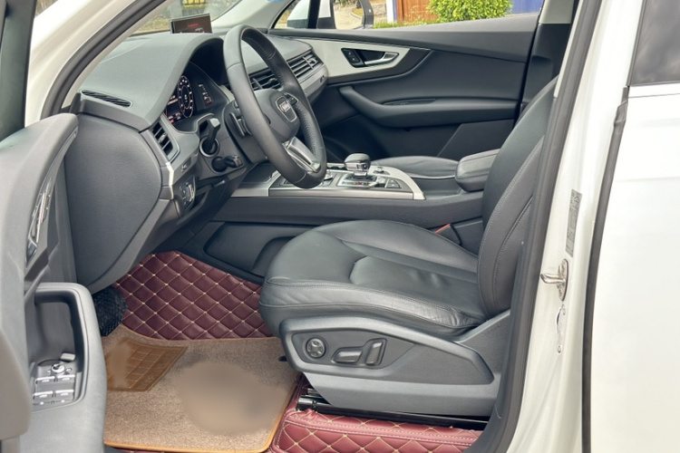 奥迪Q7 2016款 40 TFSI 舒适型中控内饰7005