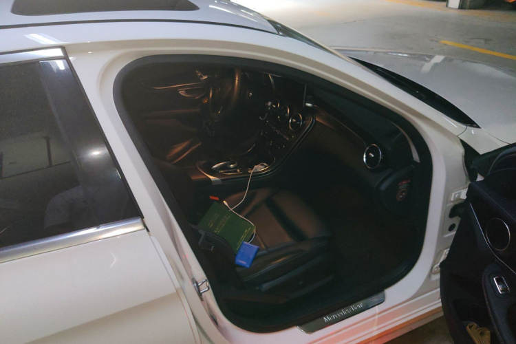 奔驰C级 2017款 C 180 L 运动版局部细节9005