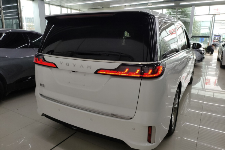 岚图汽车 岚图梦想家 2024款 PHEV 超长续航尊贵版车身外观6005