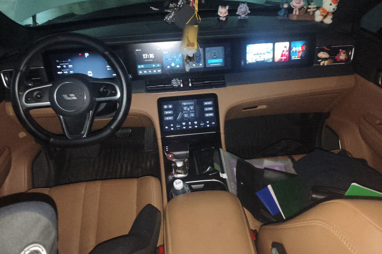 理想汽车 理想ONE 2020款 增程6座版中控内饰12