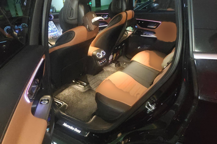 奔驰GLC 2023款 GLC 260 L 4MATIC 豪华型 5座中控内饰7004