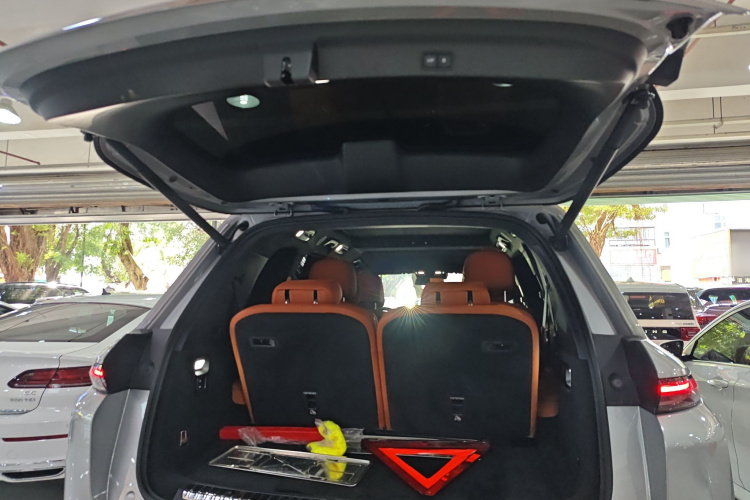 理想汽车 理想L8 2023款 Air机舱底盘23