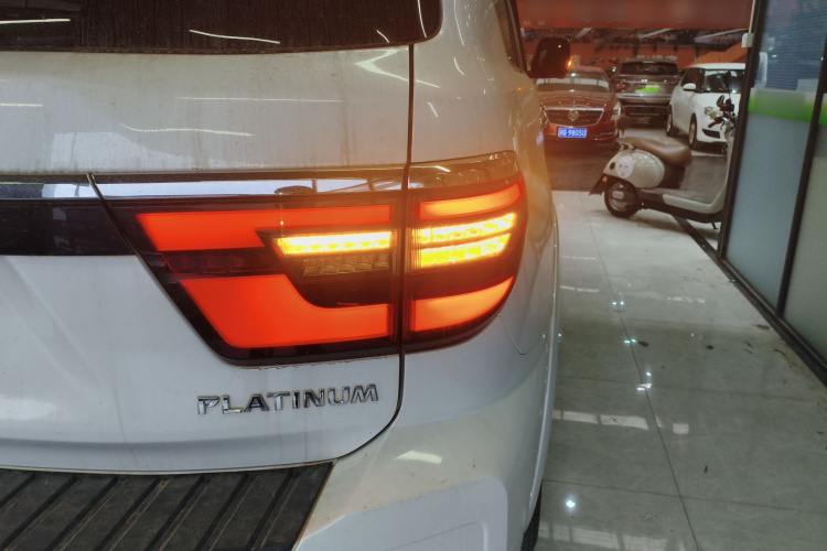 日产 途乐（平行进口） 车身外观9