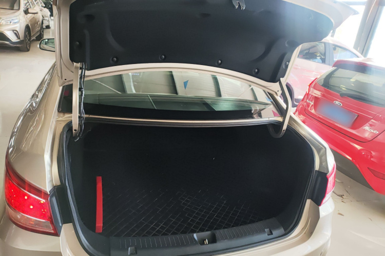 海马 福美来 2015款 1.6L 手动品尚型机舱底盘23