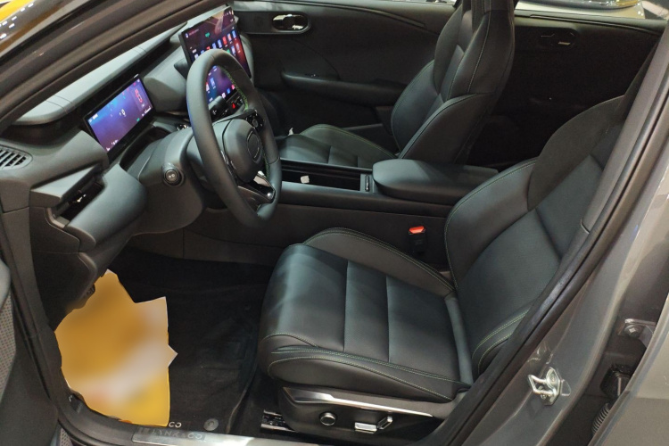 领克06 EM-P 2023款 EM-P 126长续航Halo中控内饰19