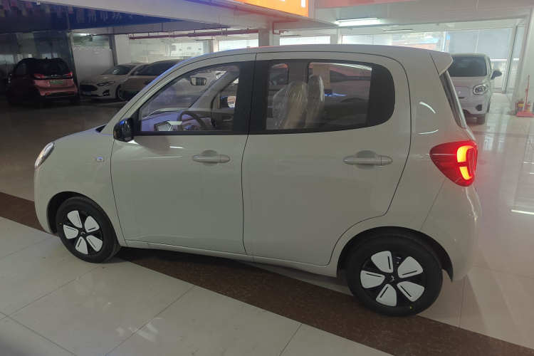 五菱汽车 宏光MINIEV 2025款 四门版 进阶款车身外观4