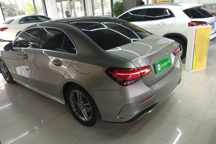 奔驰A级 2020款 改款 A 180 L 运动轿车特殊配置车身外观4