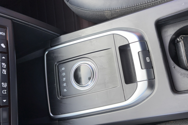 路虎 发现神行 2019款 240PS PURE版 国VI局部细节9001