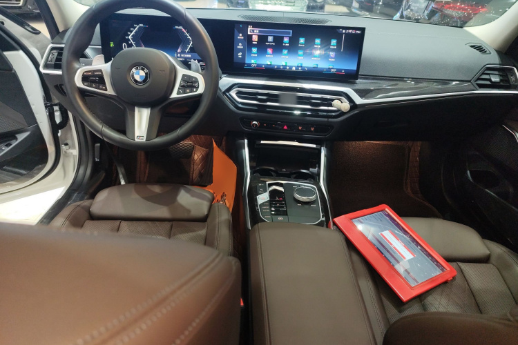 宝马3系 2024款 325Li M运动套装中控内饰12