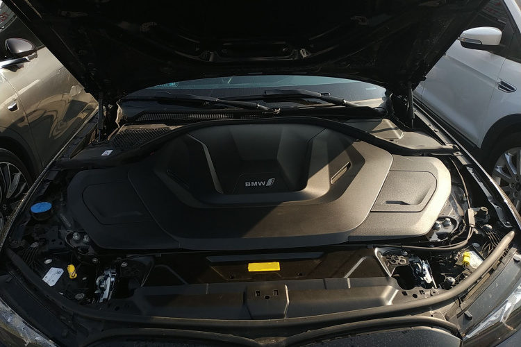 宝马i3 2022款 eDrive 35 L机舱底盘24