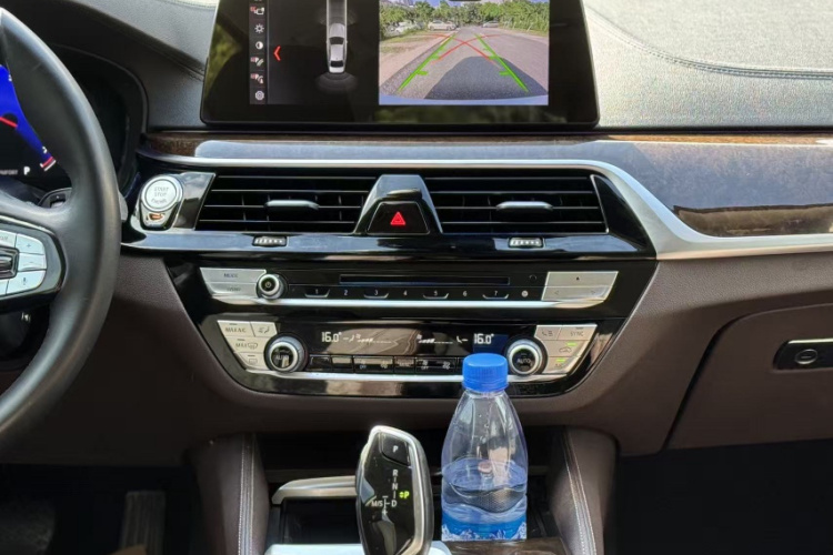 宝马5系 2019款 525Li 豪华套装中控内饰7003