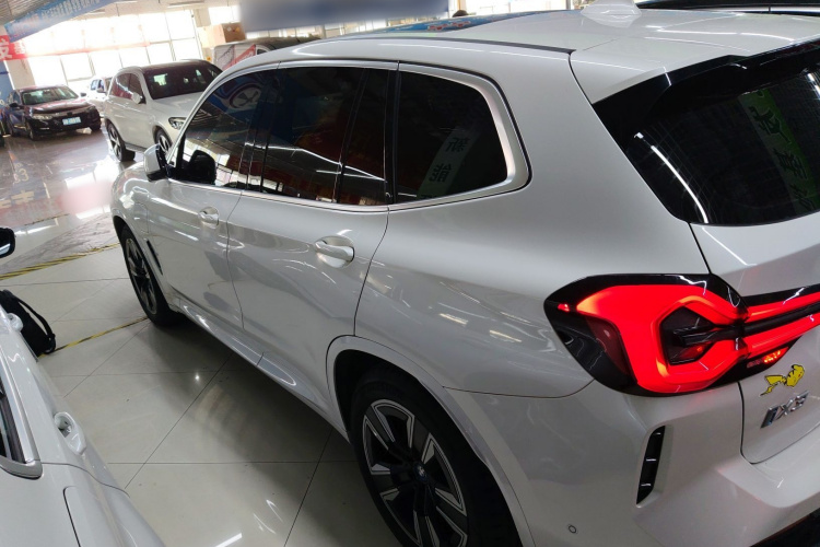 宝马iX3 2022款 领先型车身外观4