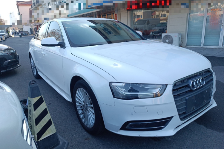 奥迪A4L 2015款 35 TFSI 自动舒适型车身外观3