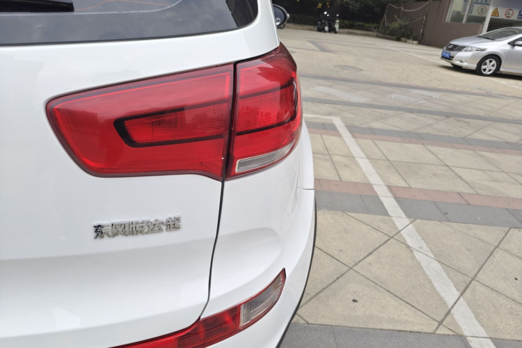 起亚 智跑 2016款 2.0L 手动两驱版GL车身外观9