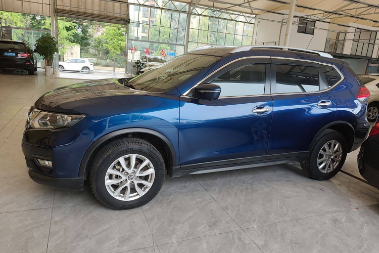 日产 奇骏 2017款 2.0L CVT舒适版 2WD车身外观4