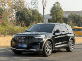 福特 探险者 2023款 EcoBoost 285 四驱钛金版 7座