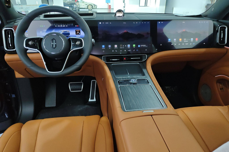 鸿蒙智行 问界M9 2025款 增程 Ultra版 52kWh 6座版中控内饰7002