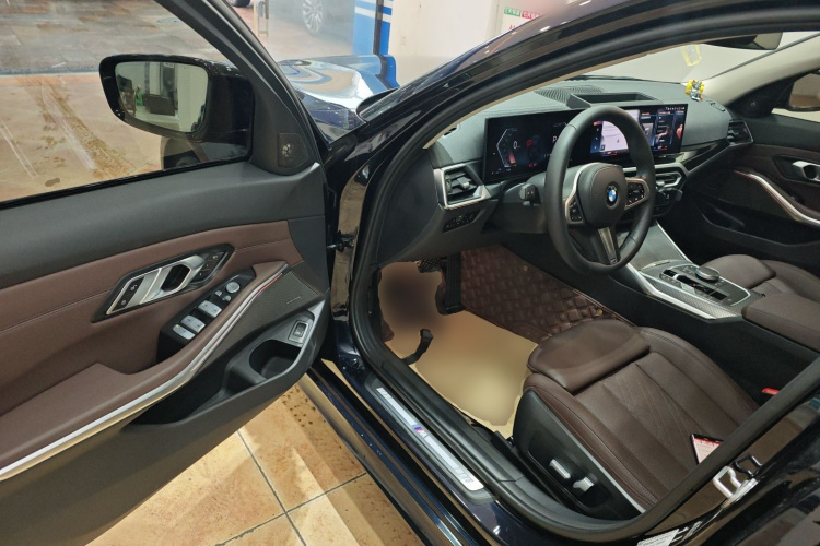 宝马3系 2023款 325Li M运动曜夜套装中控内饰20