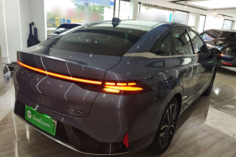 小鹏P5 2022款 460E+车身外观7