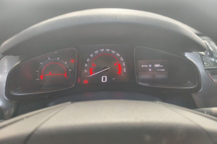 DS 5 2013款 1.6T 雅致版THP200局部细节14