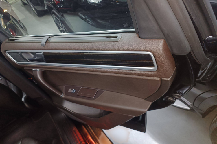 大众 途锐 2016款 3.0TSI 高配型中控内饰7006