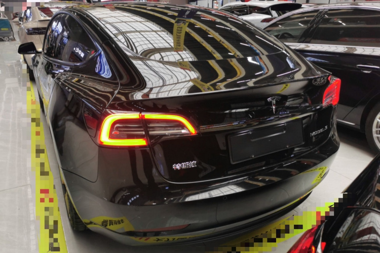 特斯拉 Model 3 2022款 后轮驱动版车身外观6