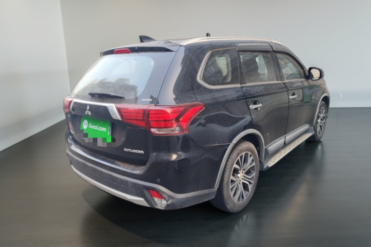 三菱 欧蓝德 2018款 2.4L 四驱精英版 5座车身外观7