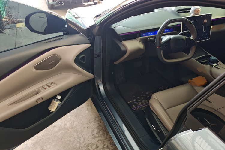 领克Z10 2024款 95kWh 766km后驱Max中控内饰20