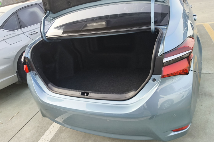 丰田 卡罗拉 2017款 改款双擎 1.8L E-CVT精英版机舱底盘23