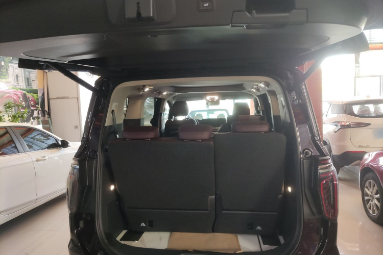 红旗HQ9 2023款 2.0T 智联旗畅版机舱底盘23