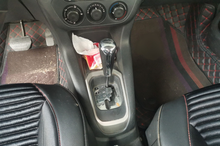 标致301 2014款 1.6L 自动舒适版局部细节18