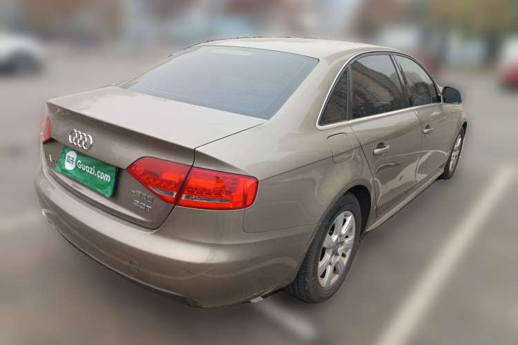 奥迪A4L 2011款 2.0 TFSI 标准型车身外观6005