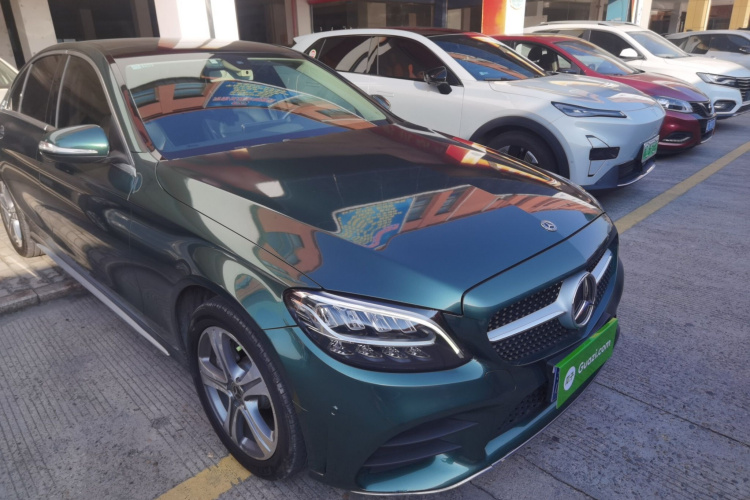 奔驰C级 2019款 C 260 L 运动版车身外观3