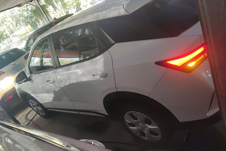 五菱汽车 五菱星驰 2022款 1.5L 手动自由型车身外观6003