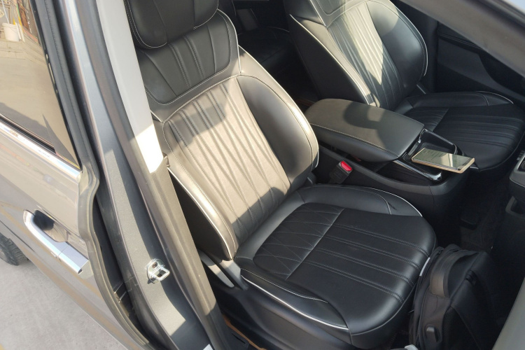 荣威iMAX8 2022款 400TGI 旗舰版局部细节41