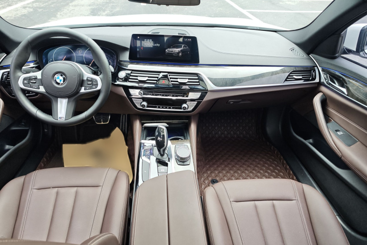 宝马5系 2019款 525Li M运动套装中控内饰7005